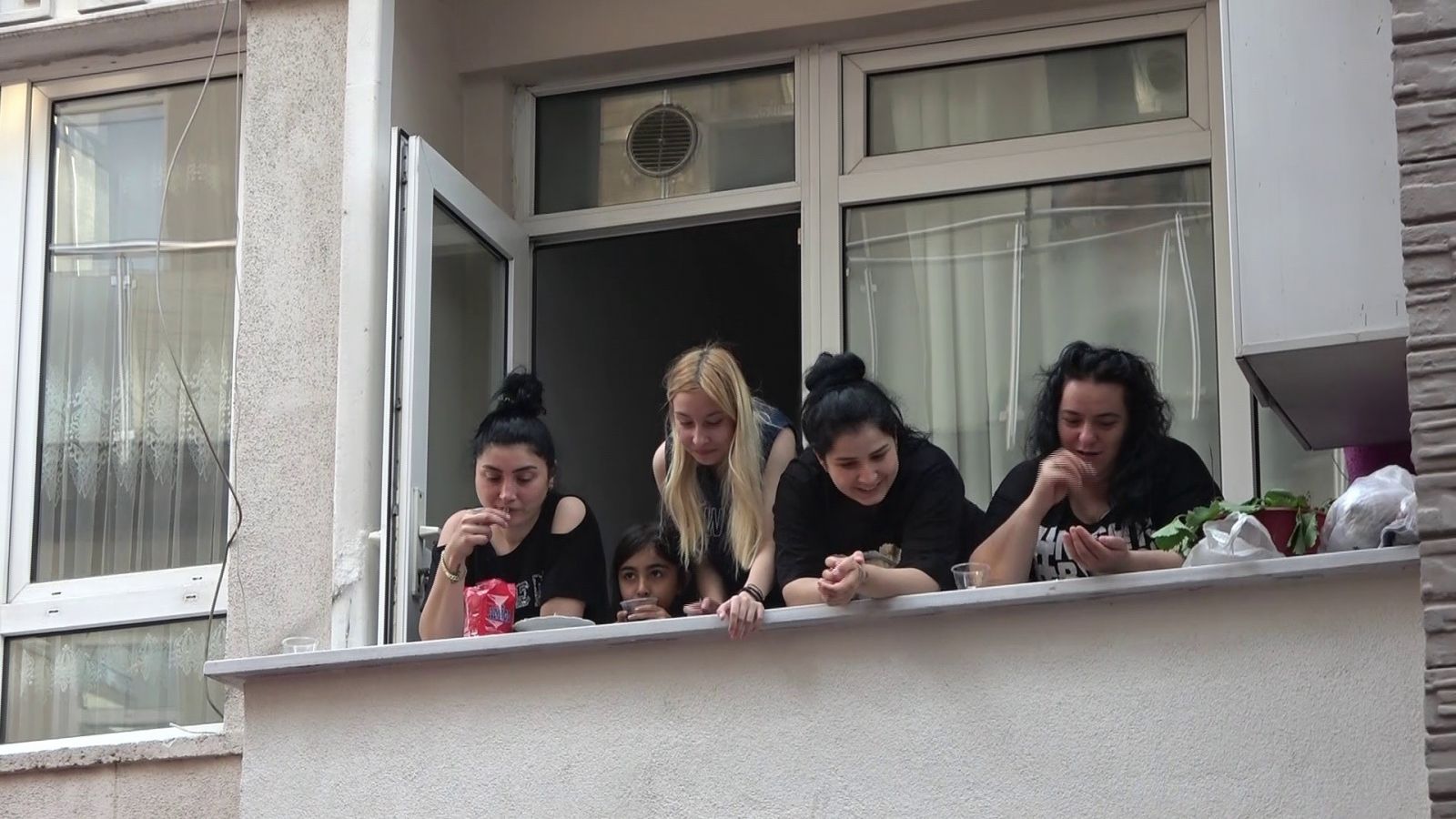 Samsun’da panik: Aracın motoruna yılan girdi